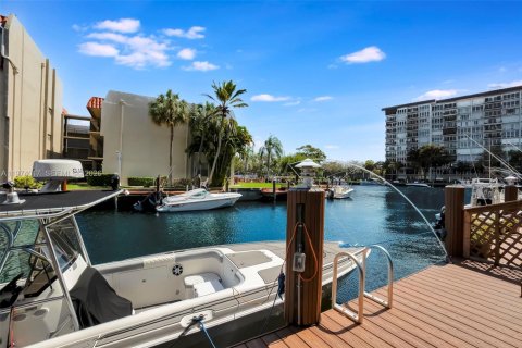 Copropriété à vendre à Pompano Beach, Floride: 2 chambres, 96.15 m2 № 2041944 - photo 4