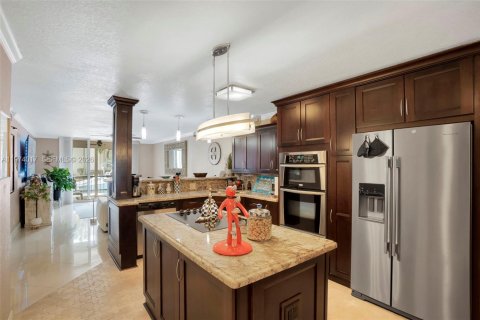 Copropriété à vendre à Pompano Beach, Floride: 2 chambres, 96.15 m2 № 2041944 - photo 11