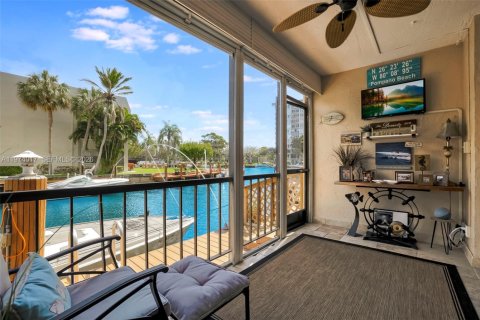 Copropriété à vendre à Pompano Beach, Floride: 2 chambres, 96.15 m2 № 2041944 - photo 9