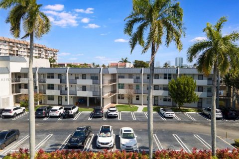 Copropriété à vendre à Pompano Beach, Floride: 2 chambres, 96.15 m2 № 2041944 - photo 29