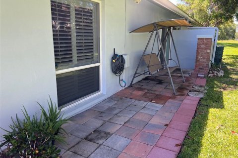 Villa ou maison à vendre à Palm Harbor, Floride: 1 chambre, 75.62 m2 № 2141936 - photo 4