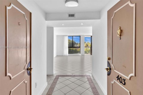 Снять в аренду кондоминиум в Бей-Харбор-Айлендс, Флорида 2 спальни, 97.55м2, № 1991270 - фото 13