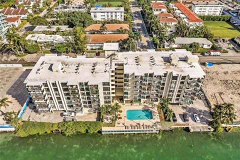 Снять в аренду кондоминиум в Бей-Харбор-Айлендс, Флорида 2 спальни, 97.55м2, № 1991270 - фото 5
