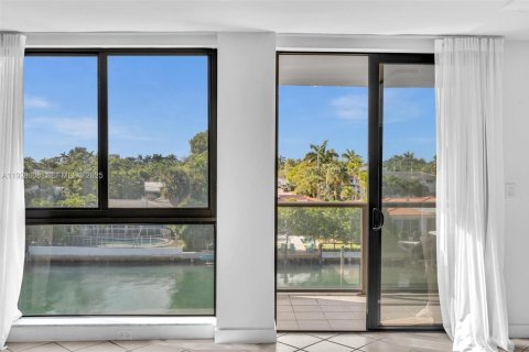 Снять в аренду кондоминиум в Бей-Харбор-Айлендс, Флорида 2 спальни, 97.55м2, № 1991270 - фото 27