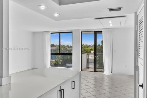 Снять в аренду кондоминиум в Бей-Харбор-Айлендс, Флорида 2 спальни, 97.55м2, № 1991270 - фото 23