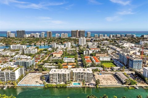 Снять в аренду кондоминиум в Бей-Харбор-Айлендс, Флорида 2 спальни, 97.55м2, № 1991270 - фото 4