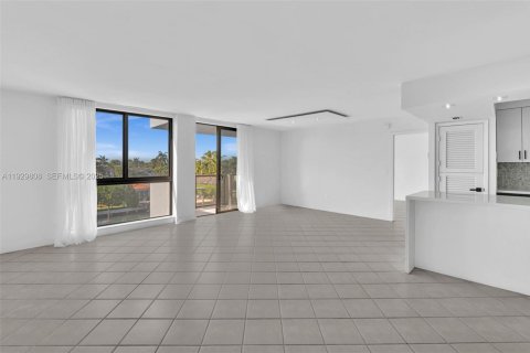 Снять в аренду кондоминиум в Бей-Харбор-Айлендс, Флорида 2 спальни, 97.55м2, № 1991270 - фото 15