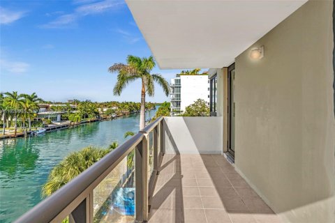 Снять в аренду кондоминиум в Бей-Харбор-Айлендс, Флорида 2 спальни, 97.55м2, № 1991270 - фото 29