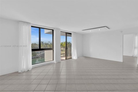 Снять в аренду кондоминиум в Бей-Харбор-Айлендс, Флорида 2 спальни, 97.55м2, № 1991270 - фото 16