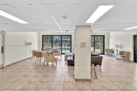 Снять в аренду кондоминиум в Бей-Харбор-Айлендс, Флорида 2 спальни, 97.55м2, № 1991270 - фото 11