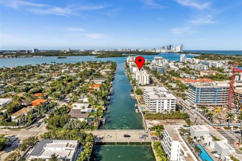 Снять в аренду кондоминиум в Бей-Харбор-Айлендс, Флорида 2 спальни, 97.55м2, № 1991270 - фото 3