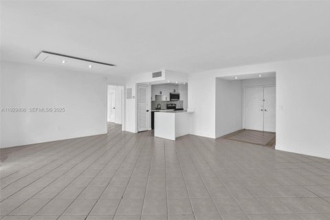 Снять в аренду кондоминиум в Бей-Харбор-Айлендс, Флорида 2 спальни, 97.55м2, № 1991270 - фото 18