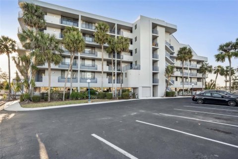 Condo in Port Richey, Florida, 2 bedrooms  № 1648628 - photo 1