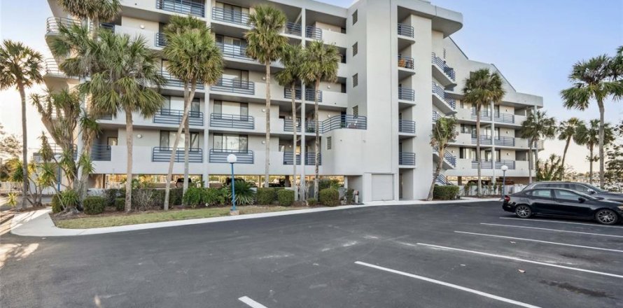 Condo in Port Richey, Florida, 2 bedrooms  № 1648628