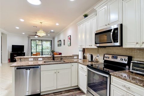 House in North Port, Florida 2 bedrooms, 135.08 sq.m. № 2315319 - photo 9