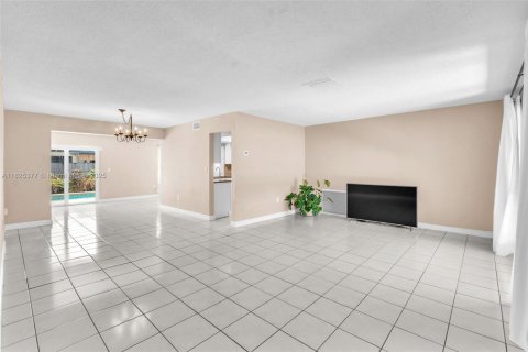 House in Cooper City, Florida 3 bedrooms, 177.54 sq.m. № 1888716 - photo 18