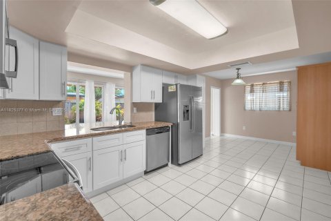 House in Cooper City, Florida 3 bedrooms, 177.54 sq.m. № 1888716 - photo 4