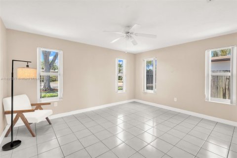 House in Cooper City, Florida 3 bedrooms, 177.54 sq.m. № 1888716 - photo 10