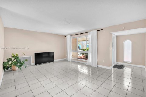 House in Cooper City, Florida 3 bedrooms, 177.54 sq.m. № 1888716 - photo 19
