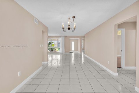 House in Cooper City, Florida 3 bedrooms, 177.54 sq.m. № 1888716 - photo 22