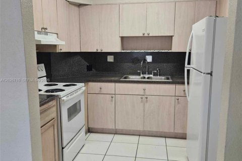 Снять в аренду виллу или дом в Майами, Флорида 2 спальни, 318.56м2, № 2085238 - фото 11