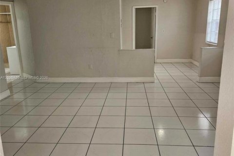 Снять в аренду виллу или дом в Майами, Флорида 2 спальни, 318.56м2, № 2085238 - фото 8