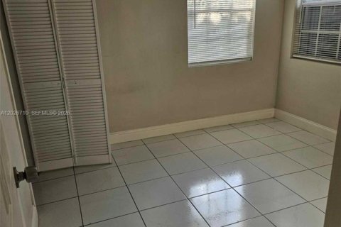 Снять в аренду виллу или дом в Майами, Флорида 2 спальни, 318.56м2, № 2085238 - фото 14