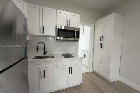 Apartment in Miami, Florida 2 bedrooms, 55.56 sq.m. № 2064830 - photo 3