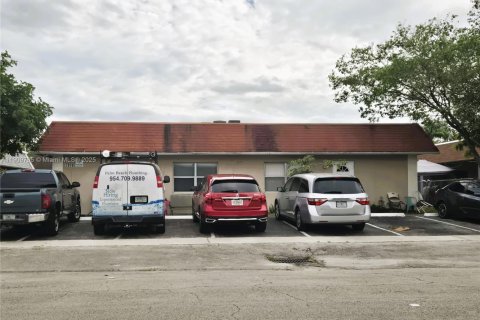 Коммерческая недвижимость в Норт-Лодердейл, Флорида 267.56м2 № 2034623