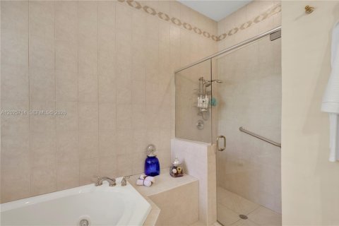 Casa en venta en Miami, Florida, 4 dormitorios, 307.88 m2 № 2087010 - foto 29
