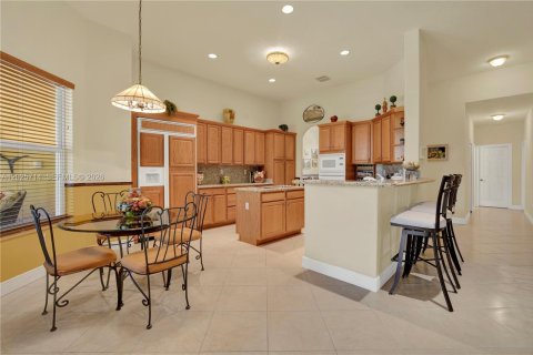 Casa en venta en Miami, Florida, 4 dormitorios, 307.88 m2 № 2087010 - foto 13