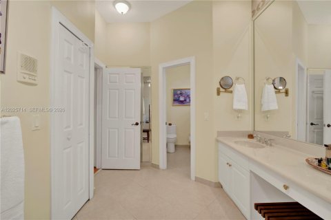 Casa en venta en Miami, Florida, 4 dormitorios, 307.88 m2 № 2087010 - foto 27