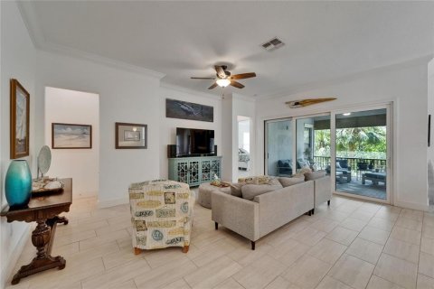 House in Ruskin, Florida 3 bedrooms, 240.71 sq.m. № 1666385 - photo 18