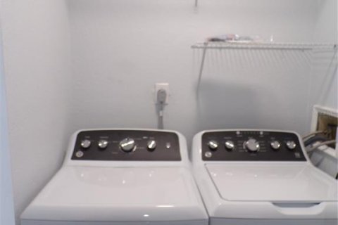 Villa ou maison à louer à Port Charlotte, Floride: 2 chambres, 91.79 m2 № 2396996 - photo 9