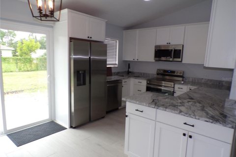 Villa ou maison à louer à Port Charlotte, Floride: 2 chambres, 91.79 m2 № 2396996 - photo 6