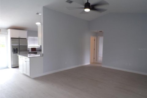Villa ou maison à louer à Port Charlotte, Floride: 2 chambres, 91.79 m2 № 2396996 - photo 5