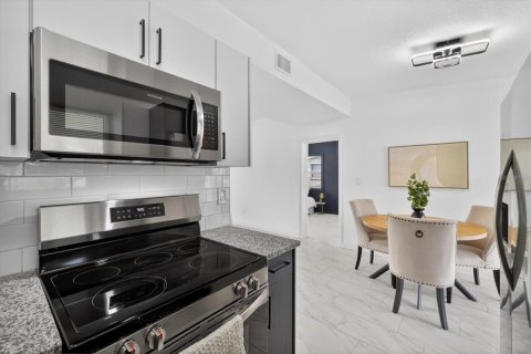 Casa en venta en Tampa, Florida, 4 dormitorios, 102.38 m2 № 1903710 - foto 11