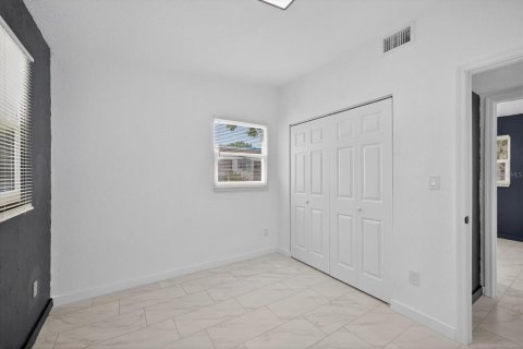 Casa en venta en Tampa, Florida, 4 dormitorios, 102.38 m2 № 1903710 - foto 25