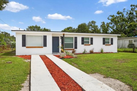 Casa en venta en Tampa, Florida, 4 dormitorios, 102.38 m2 № 1903710 - foto 1