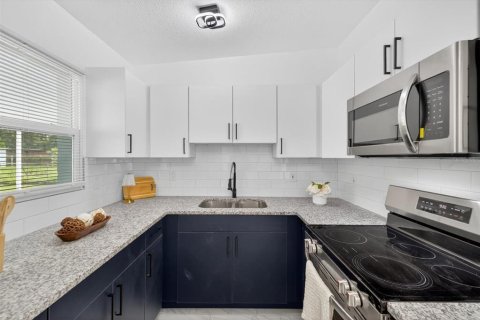 Casa en venta en Tampa, Florida, 4 dormitorios, 102.38 m2 № 1903710 - foto 10
