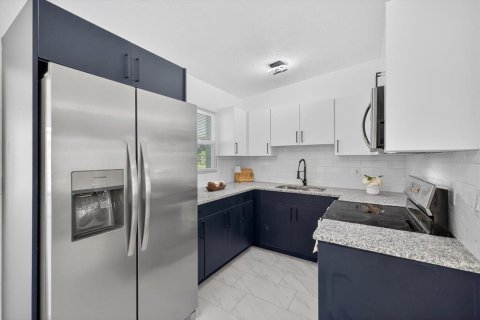 Casa en venta en Tampa, Florida, 4 dormitorios, 102.38 m2 № 1903710 - foto 12