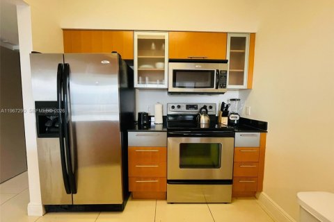 Condo in Miami, Florida, 1 bedroom  № 2029668 - photo 21