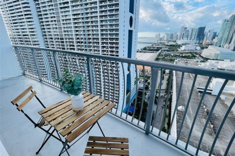 Condo in Miami, Florida, 1 bedroom  № 2029668 - photo 3
