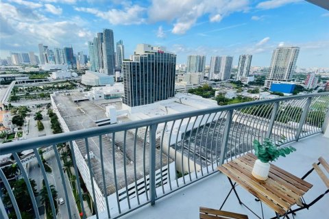 Condo in Miami, Florida, 1 bedroom  № 2029668 - photo 4