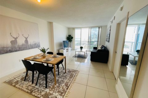 Condo in Miami, Florida, 1 bedroom  № 2029668 - photo 8