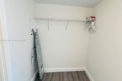 Condo in Miami, Florida, 1 bedroom  № 2029668 - photo 20