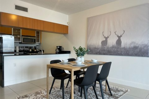 Condo in Miami, Florida, 1 bedroom  № 2029668 - photo 5