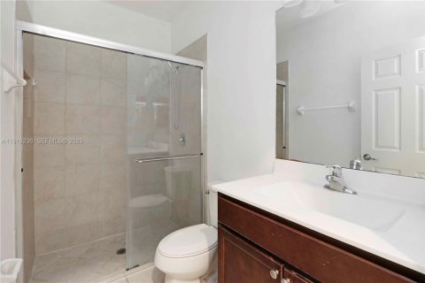 Casa en venta en Homestead, Florida, 5 dormitorios, 325.16 m2 № 1976398 - foto 12