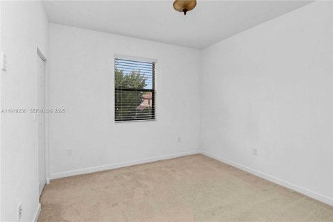 Casa en venta en Homestead, Florida, 5 dormitorios, 325.16 m2 № 1976398 - foto 18