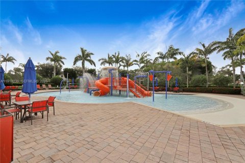 Casa en venta en Homestead, Florida, 5 dormitorios, 325.16 m2 № 1976398 - foto 28